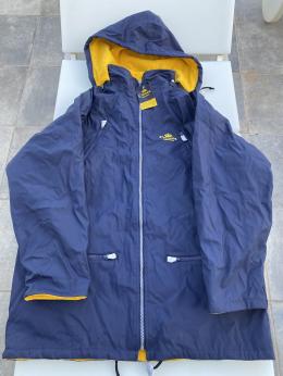 101   -  Abrigo Coronita Polar Interno Extraíble